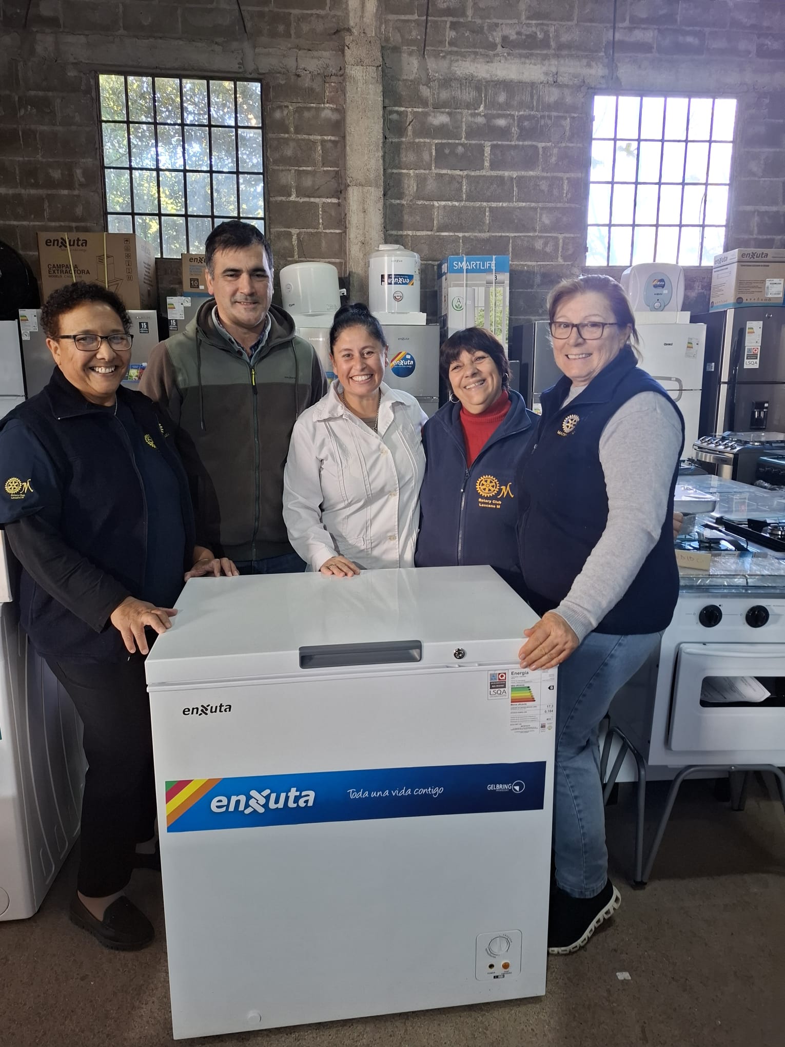Donación de freezer a la Escuela 81